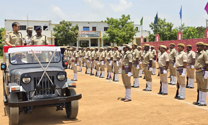  Sp Sunpreet Singh Inspected The Independence Day Parade, Sp Sunpreet Singh , Ind-TeluguStop.com