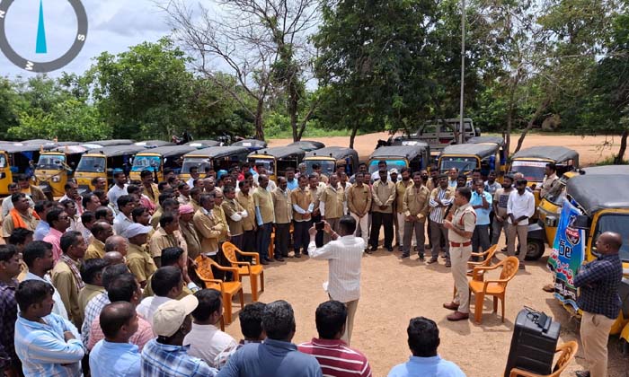  Ssi Ganesh Who Made Auto Drivers Aware About Accident Prevention , Accident Prev-TeluguStop.com