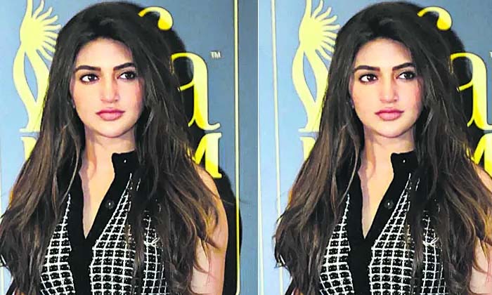 Telugu Kollywood, Srileela, Srilila, Tollywood, Changed Route, Audience-Movie