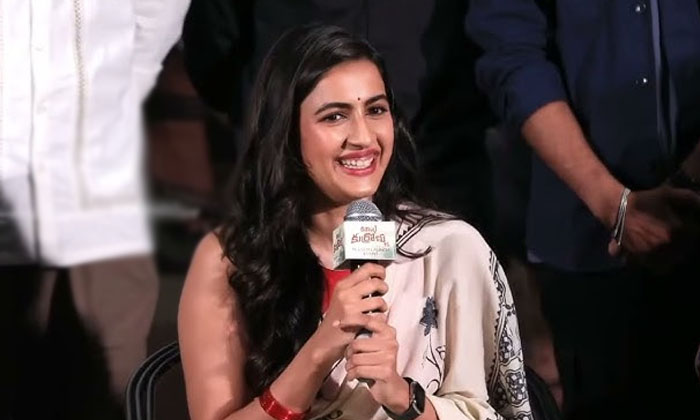  Niharika Sensible Reaction On Comitte Kurollu Success Meet, Comitte Kurollu, Nih-TeluguStop.com