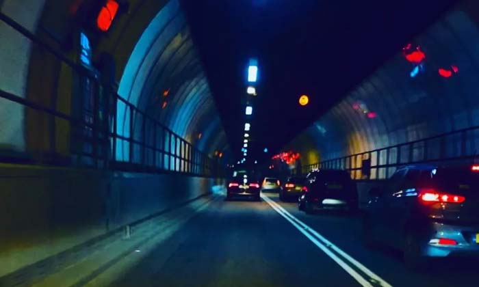  Where Is The Ghost Who Has Been Asking Londoners For A Lift For 50 Years, Tunnel-TeluguStop.com