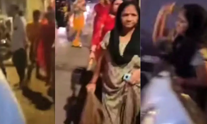  Mumbai: The Women Who Beat The Drug Lords With Brooms.. Because , Mumbai Streets-TeluguStop.com