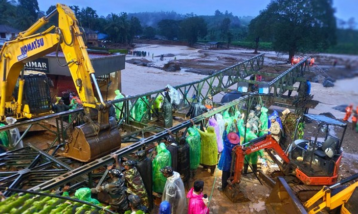  Indian Army Constructs Temporary Bridge In Wayanad Video Viral Details, Wayanad,-TeluguStop.com