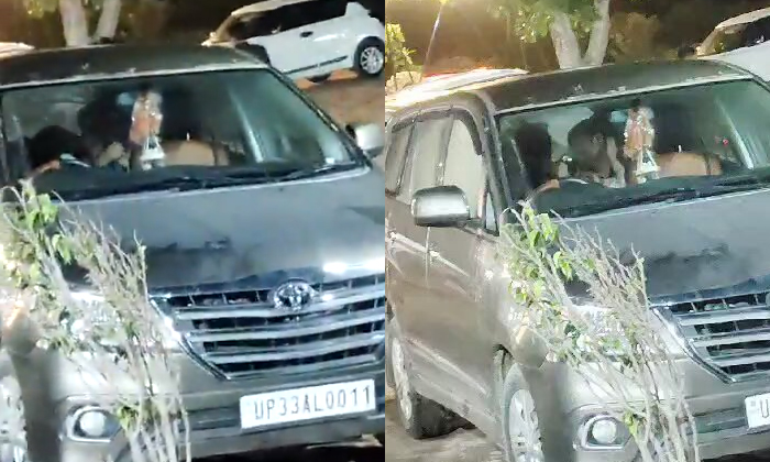  Man Romance With Two Women In Car At Lucknow Ayodhya National Highway Video Vira-TeluguStop.com