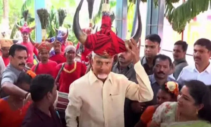  Video Viral: Cm Chandrababu Danced With Them , Tdp, Viral Video, Pawan Kalyan, A-TeluguStop.com