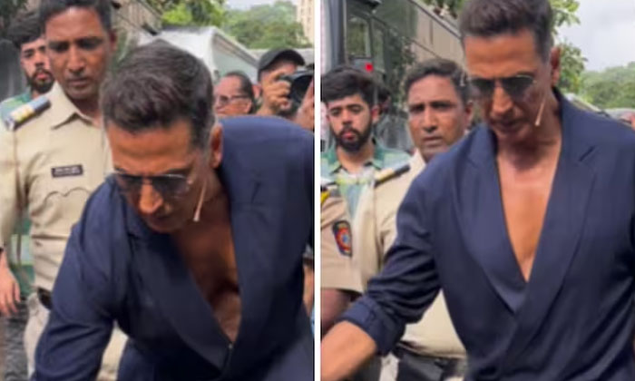  Akshay Kumar Gives Sandals To The Photographer On The Sidewalk Watch Video, Aksh-TeluguStop.com