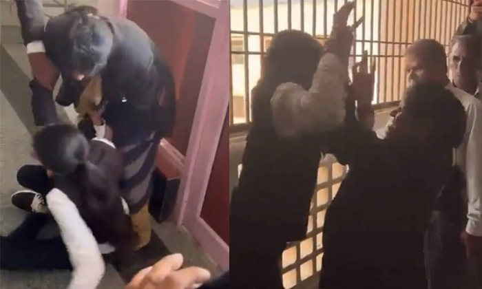  Women Advocates Fight In Kasganj Sessions Court Video Viral Details, Social Medi-TeluguStop.com