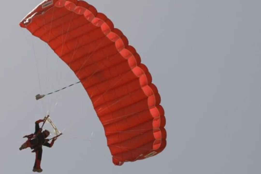  Skydiving Accident, England, Nri News, Sam Cornwell, Hampshire, County Durham, P-TeluguStop.com