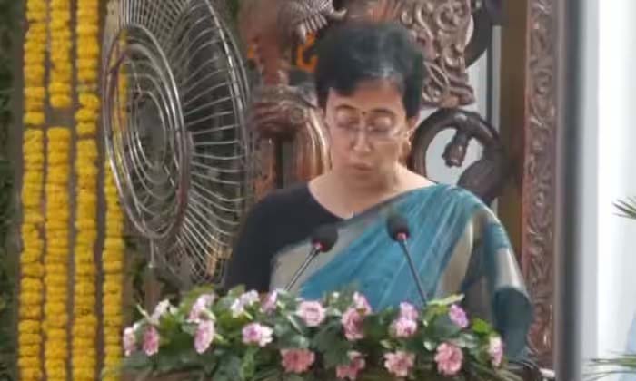  Atishi Sworn In As Delhi Chief Minister, Delhi Cm, Krejiwal, Atishi, Vinay Kumar-TeluguStop.com