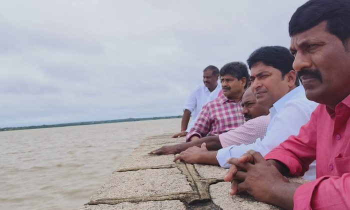  Brs District Presidents Visited Upper Maneru Dam, Brs District Presidents ,upper-TeluguStop.com