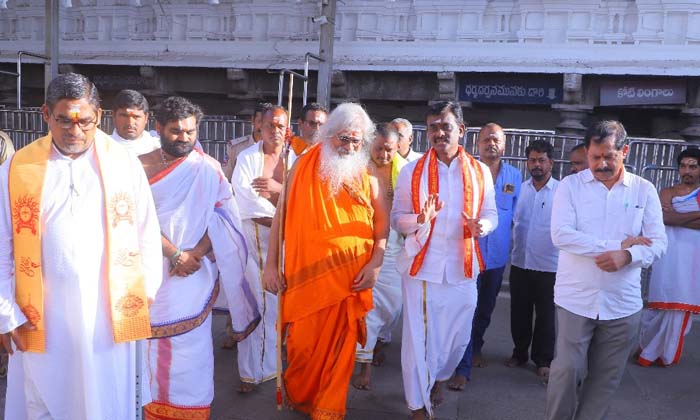  Bhuvaneshwari Peethamu Swami Visited Rajanna , Bhuvaneshwari Peethamu Swami , Sr-TeluguStop.com