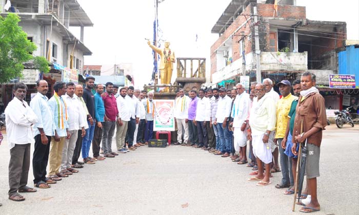  Congress Leaders Paid Tribute To Ys Rajasekhara Reddy , Ys Rajasekhara Reddy, Co-TeluguStop.com