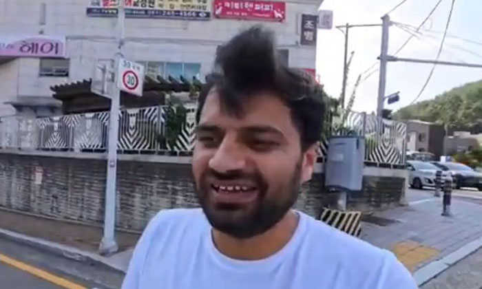  Bitter Experience For Indian Youtuber In Korea , Racism, Korea, Deepanshu Sangwa-TeluguStop.com