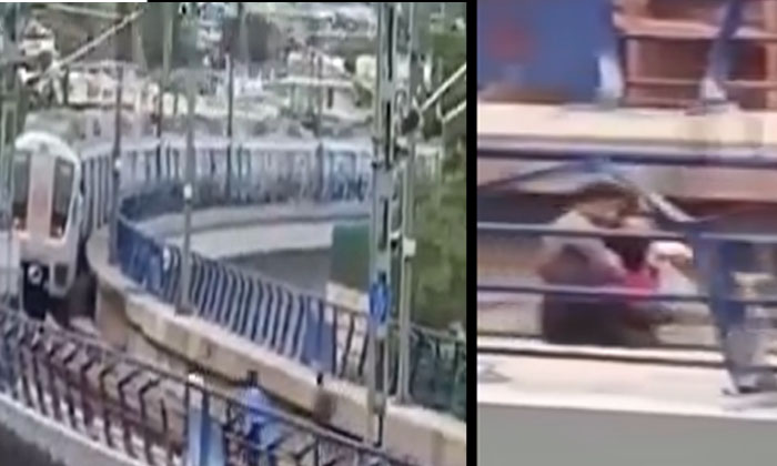  Viral Video: Woman On Delhi Metro Track Finally, Delhi Metro, Woman, Running, S-TeluguStop.com