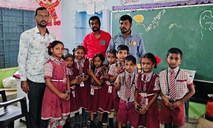  Distribution Of Glasses To Students , Glasses To Students , Kishan Das Peta, Raj-TeluguStop.com