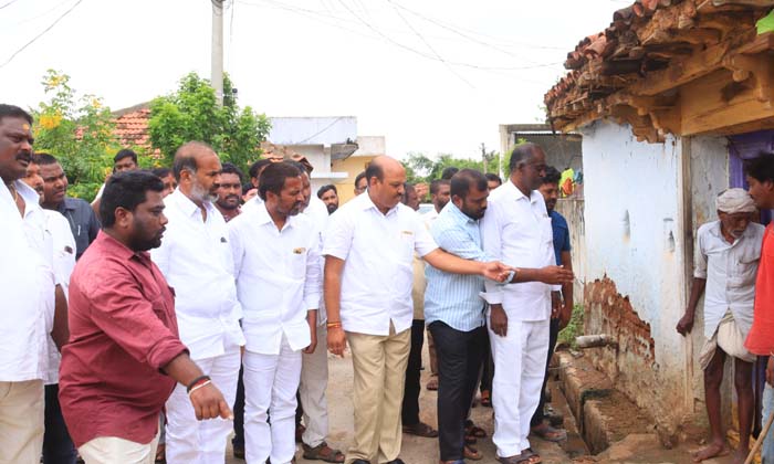  Government Whip Adi Srinivas Visited Many Families And Areas Affected By Heavy R-TeluguStop.com