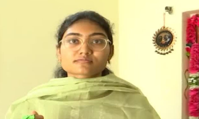 Telugu Indianinstitute, Komal Priya, Kurnool, Gold Medals, Level Delhi-Inspirati