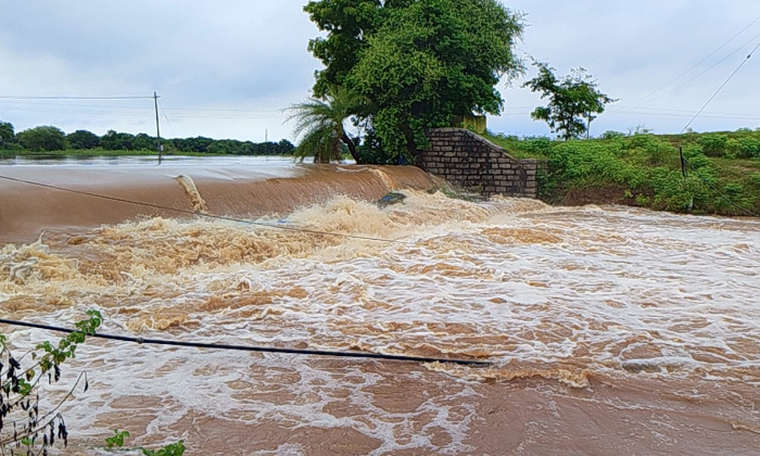  Rivers Are Crooked Due To Heavy Rain-TeluguStop.com