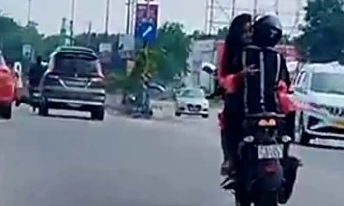 Telugu Lovers Bike, Public Romance, Angrybike-Latest News - Telugu