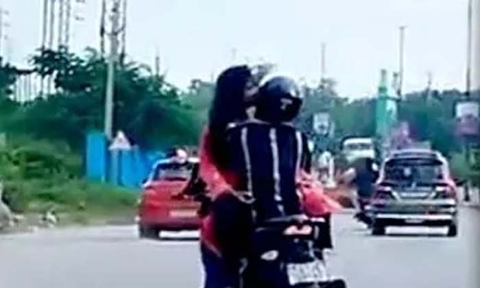 Telugu Lovers Bike, Public Romance, Angrybike-Latest News - Telugu