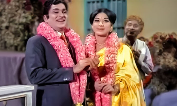 Telugu Aalu Magalu, Cheap Role, Dasara Bullodu, Raja Babu, Chalapathi Rao, Tolly