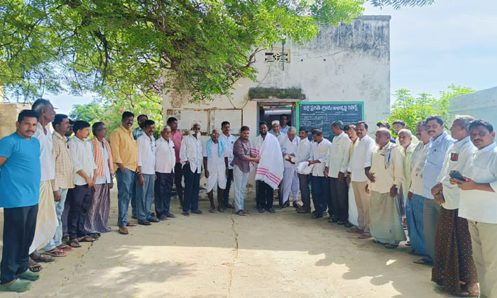  The Farmers Of Bandalingampally Were Honored By The Director Of The Market Commi-TeluguStop.com