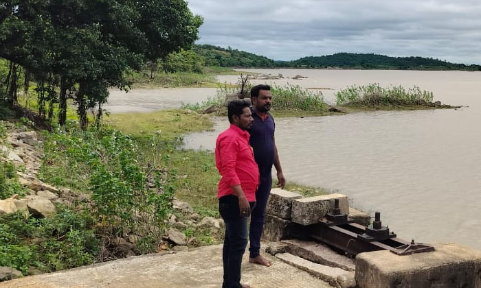  Oggu Balaraju Yadav, Chairman Of Connecting Canals, Who Inspected Singasamudram,-TeluguStop.com