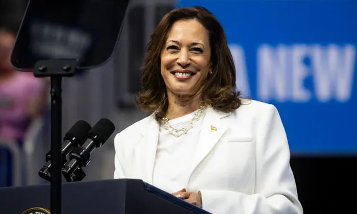  Us Presidential Election : Kamala Harris Outraises Trump In August Campaign Fund-TeluguStop.com