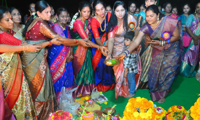  Bathukamma Celebrations At District Police Office , District Police Office , Ba-TeluguStop.com