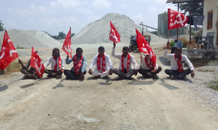  Cpm Dharna To Take Action Against The Ownership Of Balaji Crusher , Balaji Crush-TeluguStop.com