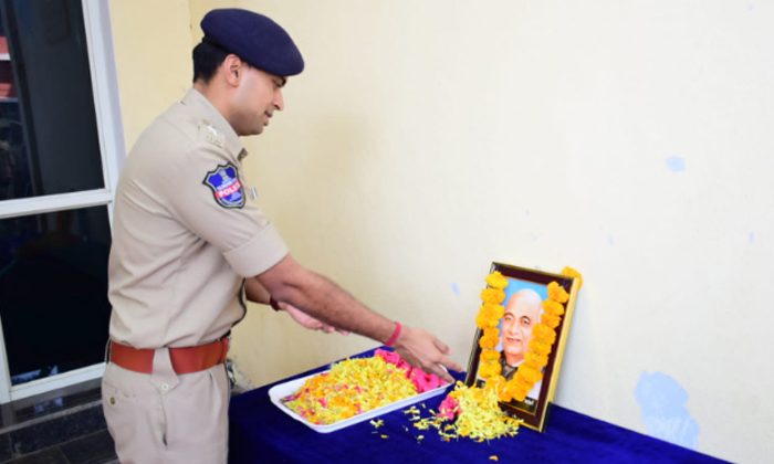  District Sp Akhil Mahajan Organized The Rashtriya Ekta Divas Pledge, District Sp-TeluguStop.com