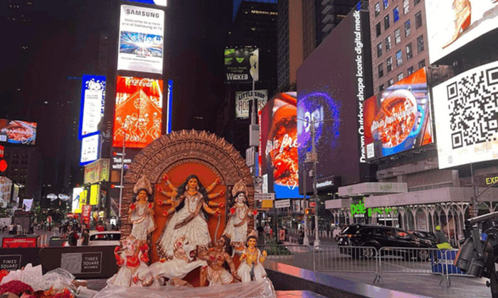  Durga Puja Celebrated At Iconic Times Square In New York For The First Time , In-TeluguStop.com