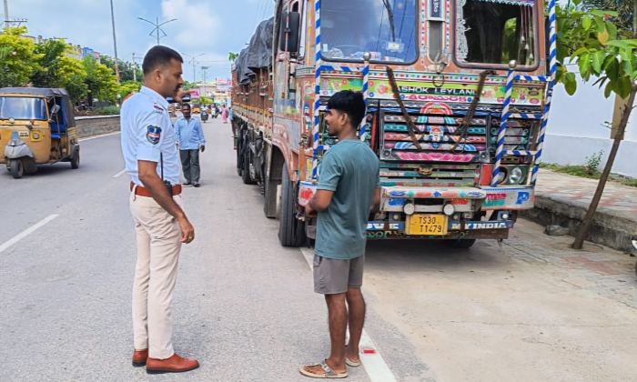  Everyone Must Obey Traffic Rules Traffic Si Sairam, Traffic Rules, Traffic Si S-TeluguStop.com