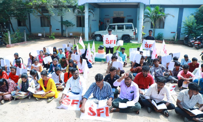  Fight Wont End Until Fee Reimbursement Is Released Sfi, Fee Reimbursement , Sfi,-TeluguStop.com