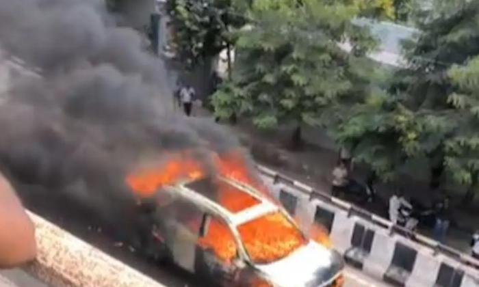  Ghost Rider A Burning Car That Rammed Into The Crowd Viral Video, Jaipur Car Acc-TeluguStop.com