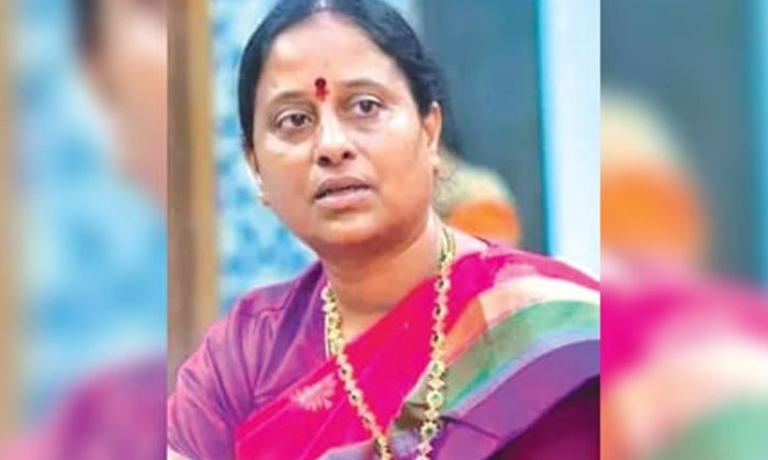  Is Konda Surekha Lonely In Congress-TeluguStop.com