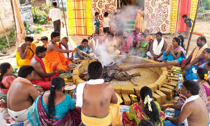  Many Couples Participated In Maha Chandi Yagam, Maha Chandi Yagam, Yadadri Bhuva-TeluguStop.com