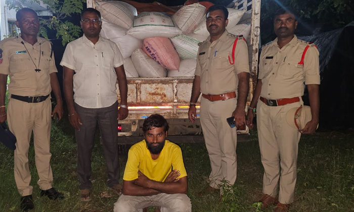  Nutankal Police Arrest Pds Rice Being Transported Illegally , Nutankal Police,-TeluguStop.com