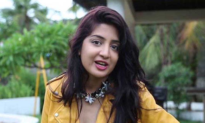  Poonam Kaur Sensational Tweet On Tollywood Star Director, Poonam Kaur, Trivikram-TeluguStop.com