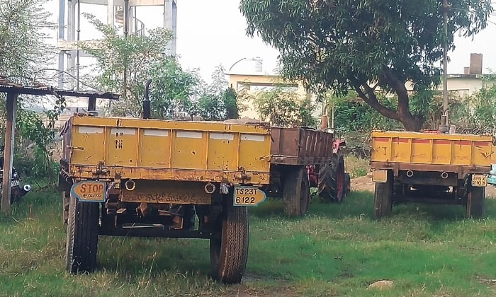  Seizure Of Three Sand Tractors , Si Prithvidhar Goud , Sand Tractors, Owner, Dri-TeluguStop.com