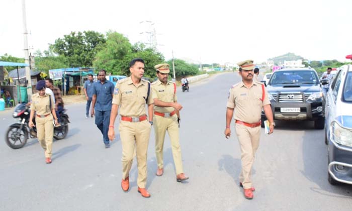  Special Measures To Prevent Road Accidents In The District District Sp Akhil Mah-TeluguStop.com