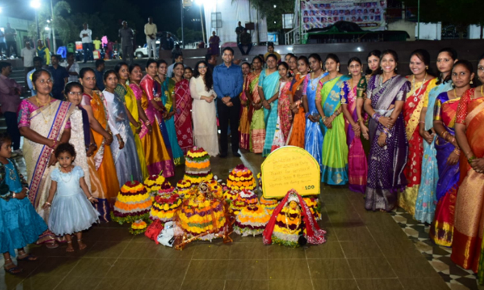  Worshiping Flowers Is A Great Culture Of Telangana District Sp Akhil Mahajan, Wo-TeluguStop.com