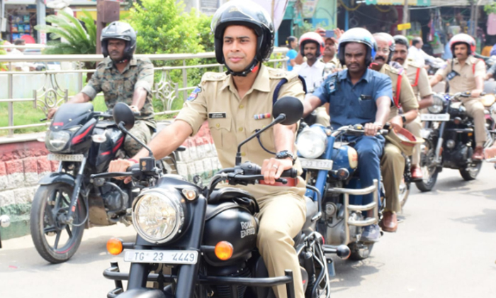  Bike Rally Was Held In Sirisilla Town As Part Of The Commemoration Week Of Polic-TeluguStop.com