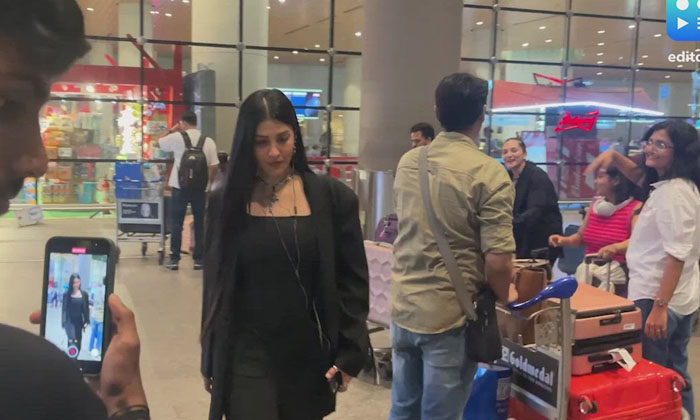 Telugu Airport, Indigo, Mumbai, Shruti Haasan, Tollywood-Movie