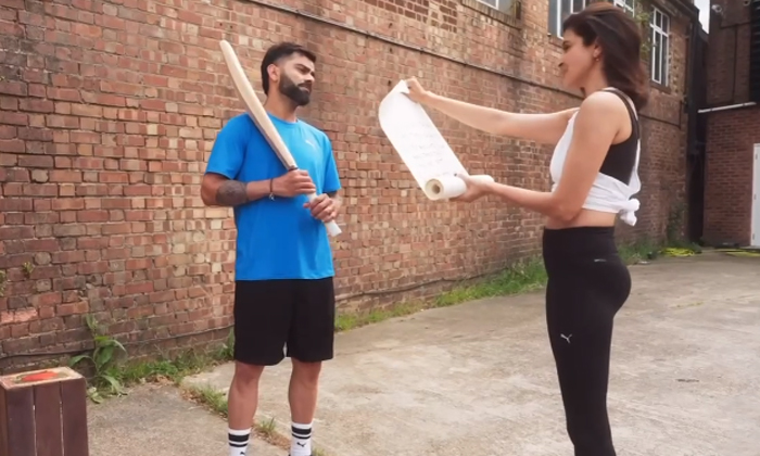  Virat Kohli Anushka Sharma Funny Gully Cricket Video Viral Details, Anushka Shar-TeluguStop.com