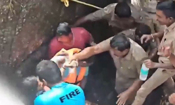  A Young Woman Who Was Washed Away While Taking A Selfie After A 12-hour Rescue-TeluguStop.com