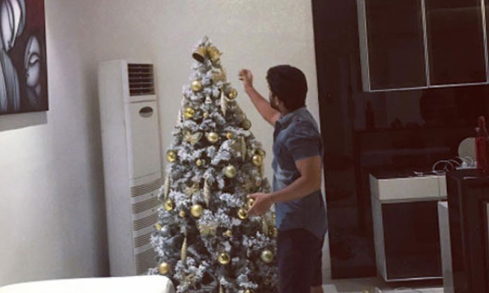  Allu Arjun Reveals Special Gift From Prabhas , Allu Arjun, Prabhas, Christmas Tr-TeluguStop.com