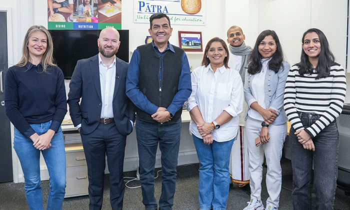  Celebrity Chef Sanjeev Kapoor Visits Akshaya Patra's London Kitchen, Celebrity C-TeluguStop.com