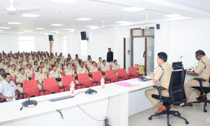  Duties Should Be Performed With Dedication And Discipline In Police Department D-TeluguStop.com