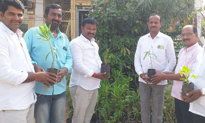  Let's Grow Plants Let's Share Health Green Lover Dumpena Ramesh , Venkat Reddy,-TeluguStop.com